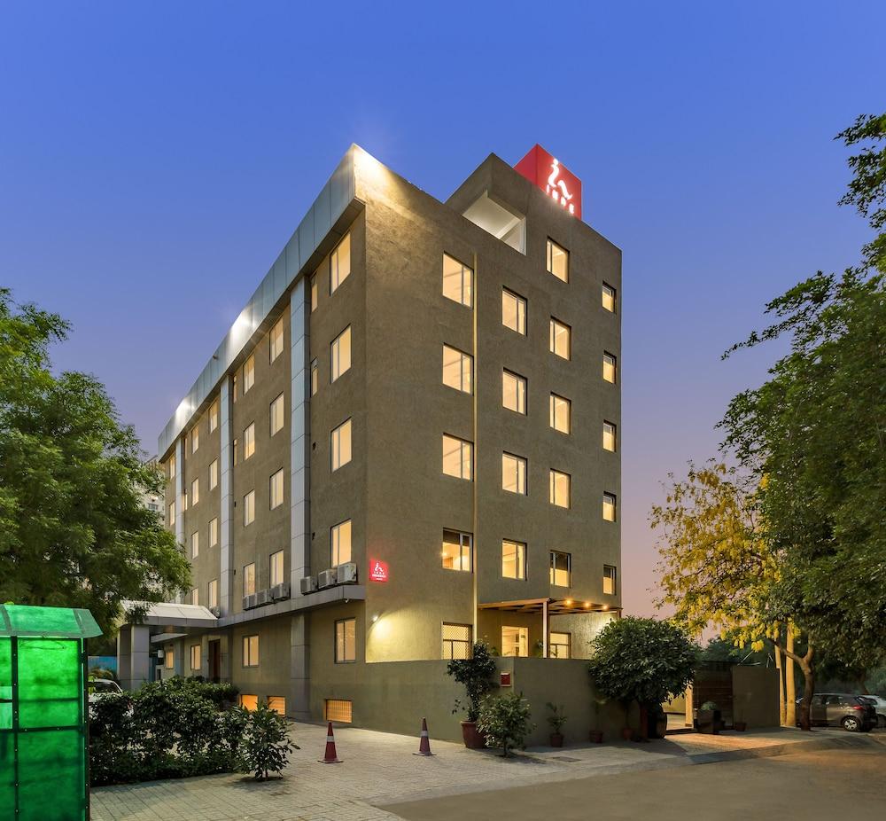 Inde Hotel Cyber City Γκουργκάον Εξωτερικό φωτογραφία